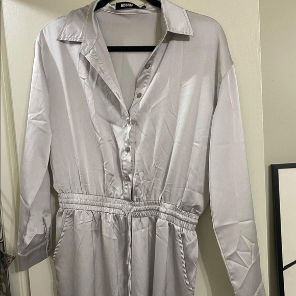 🛍️MISSPAP SATIN EFFECT JUMPSUIT SIZE 8 BUT FITS LIKE A 6 - Picture 2 of 5